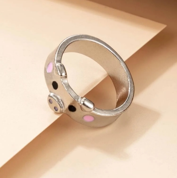 *Flo* Pretty Piggy Ring - Picture 4 of 5